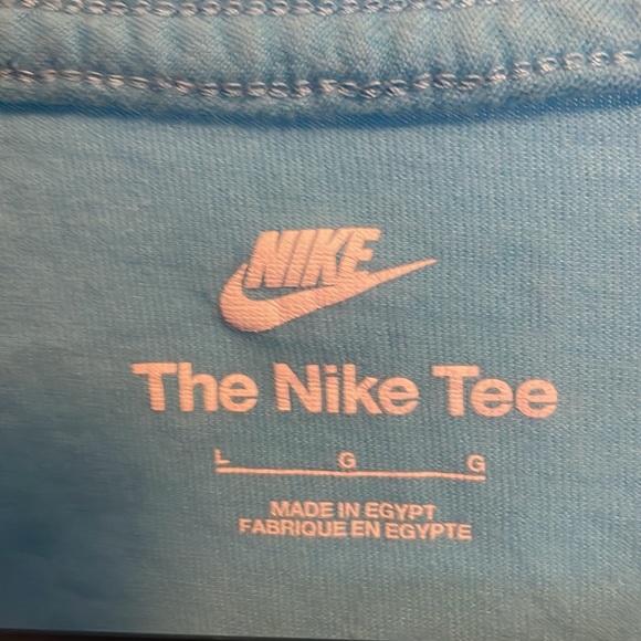 Light Blue Nike T-Shirt 🩵 - Picture 3 of 3